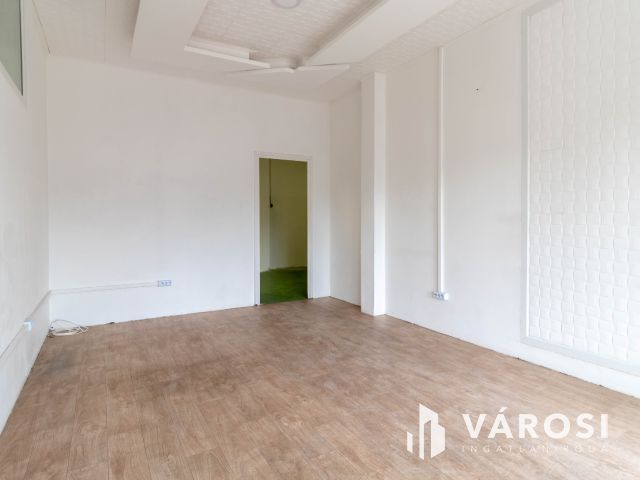 59 m2-es, klímás üzlethelyiség saját raktárral és mosdóval