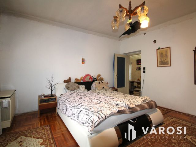 Felújítandó Kádár-kocka, kiváló alap sok lehetőséggel