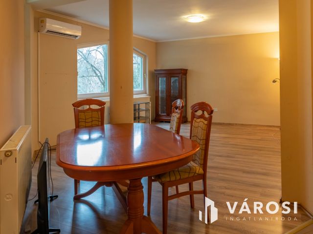 Eladó iroda Orosháza belvárosában