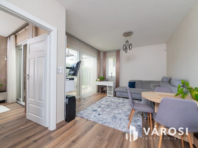 Panorámás luxus családi ház medencével Csömörön eladó!