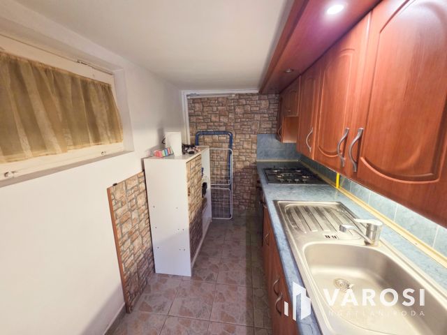 Hangulatos házikó zöld övezetben