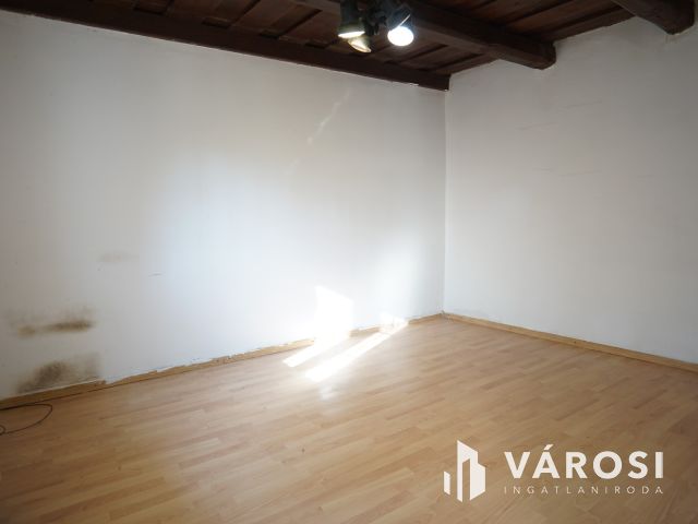 Zalakaroson családi kis családi ház kis udvarral