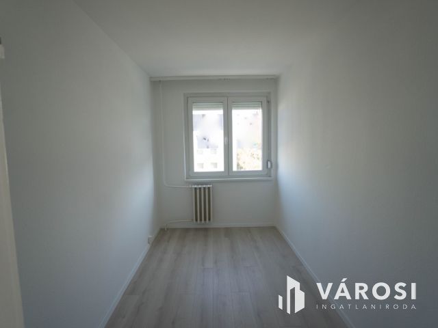 Világos, igényesen felújított lakás Marcalváros
