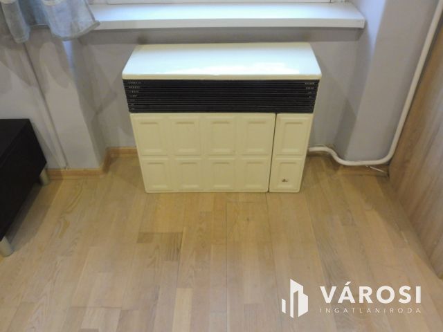 Tökéletes helyen,pénztárca barát kis lakás eladó.