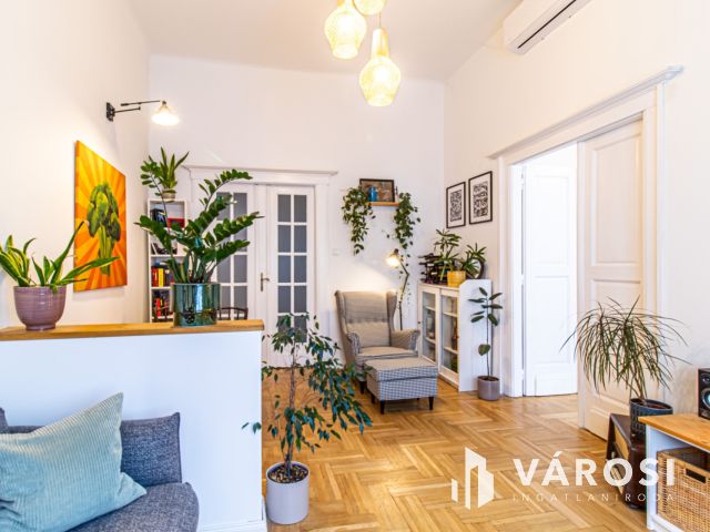 Napfényes és stílusos lakás a Belgrád rakparton