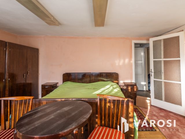 Napfényes családi ház, jó szerkezettel, a Várhoz közel