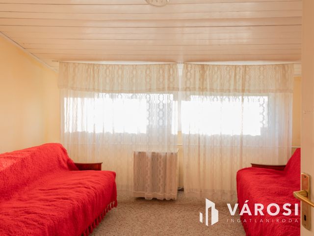 Napfényes családi ház, jó szerkezettel, a Várhoz közel