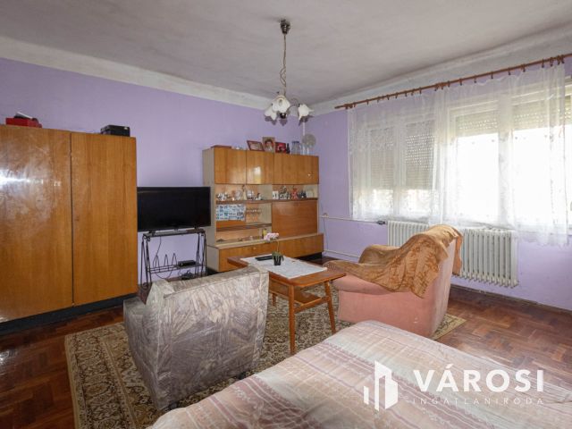 Sarkadkeresztúr csendes kis utcájában családiház eladó