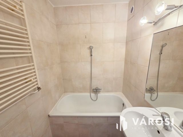 Igényesen felújított panel lakás jó helyen