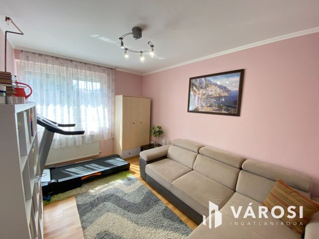 Világos, tágas családi ház nagy kerttel Győrújbaráton