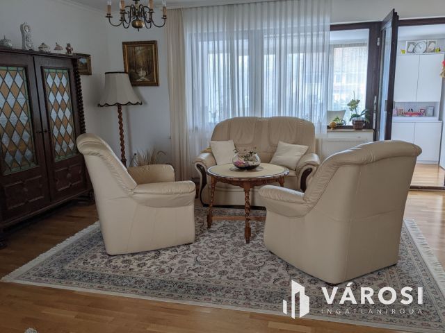 Eladó társasház Győr-Nádorváros csendes zsákutcájában