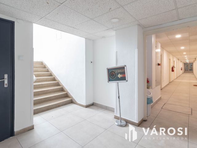 2. emeleti, 16 m2-es iroda kiadó Fáy utcai irodaépületben