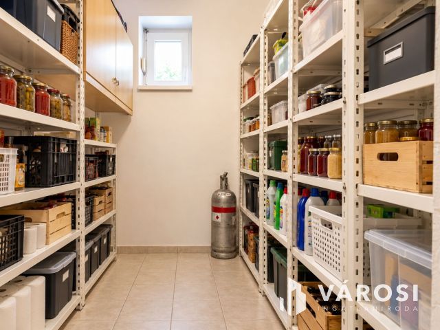 Több mint egy sorház- lakótér + kert + garázs + bővíthetőség