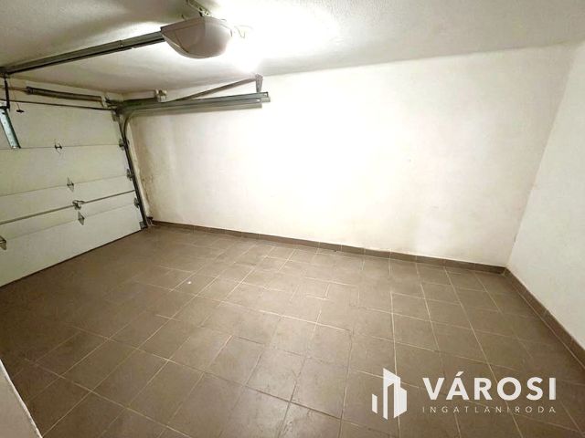 Több mint egy sorház- lakótér + kert + garázs + bővíthetőség