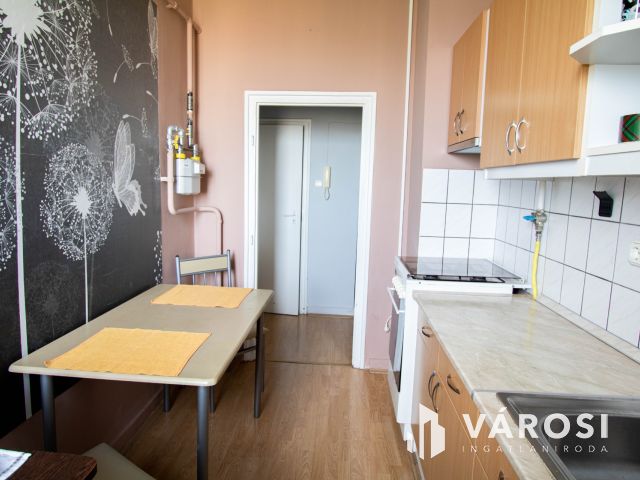 Felújított 4. emeleti lakás Lenti központjában