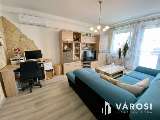 Otthonos panel lakás Győrben