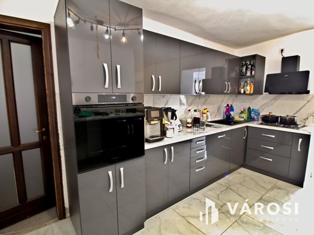 Felújított családi ház eladó Vésén
