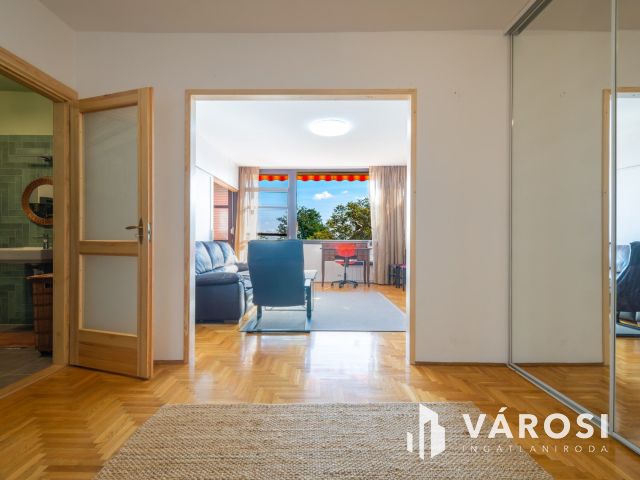 Kiadó nagy erkélyes, panorámás lakás, garázzsal